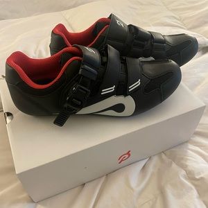 New in box peloton spin shoes 39